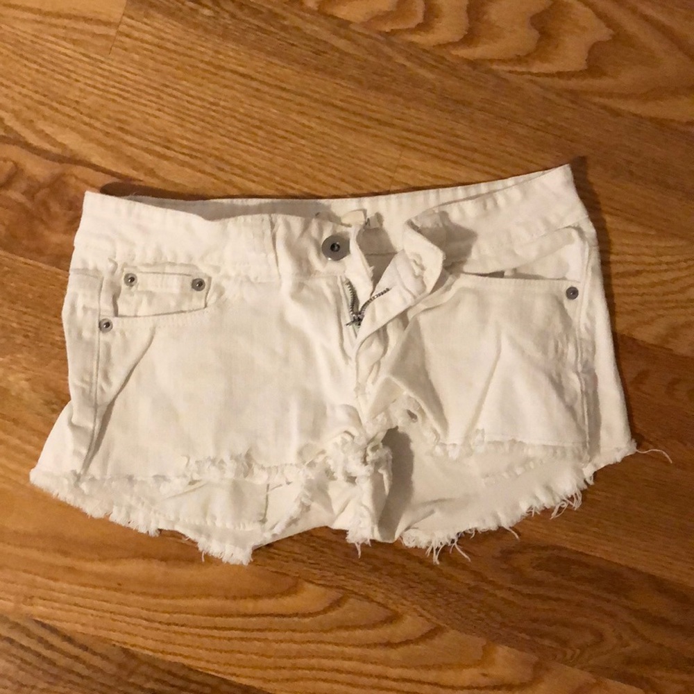 Low rise cut off shorts.